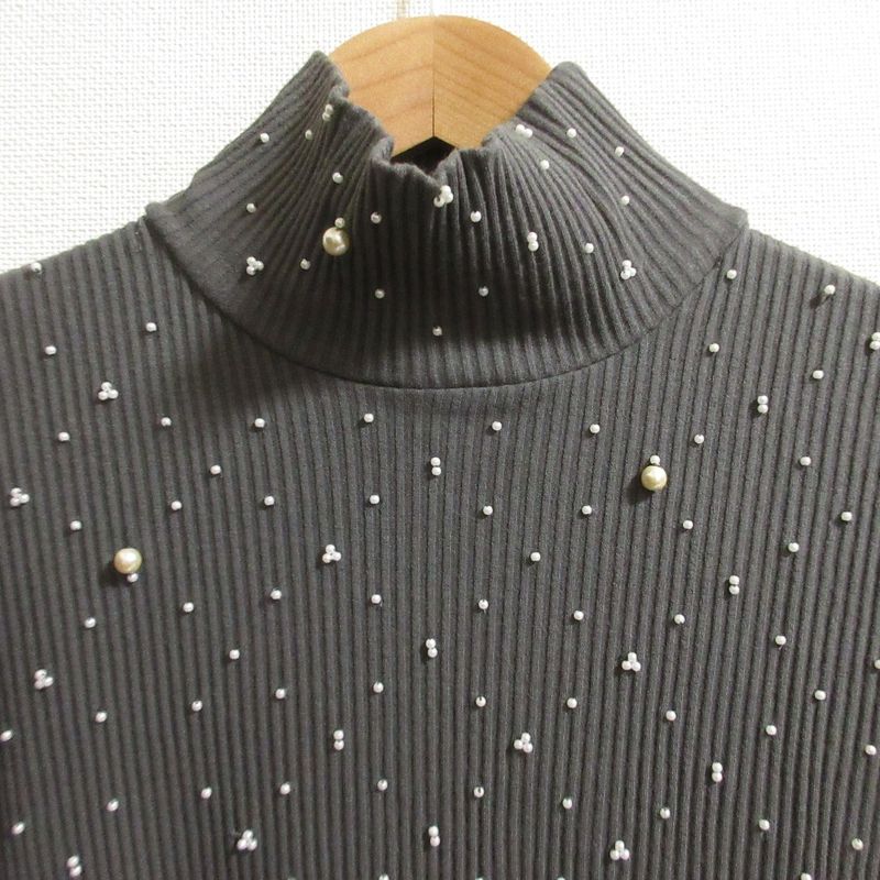 Good Chanel Pearl Embellishment Rib Knit Cut and Sewn P54332 Size 36 Gray