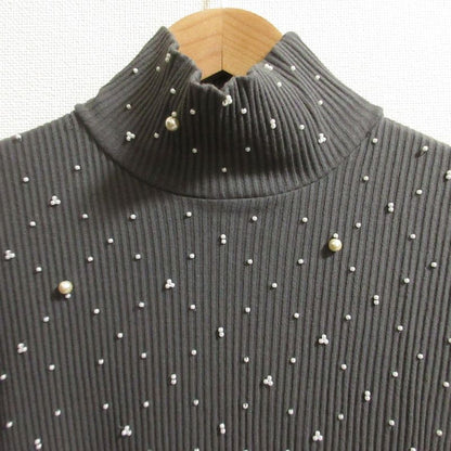 Good Chanel Pearl Embellishment Rib Knit Cut and Sewn P54332 Size 36 Gray