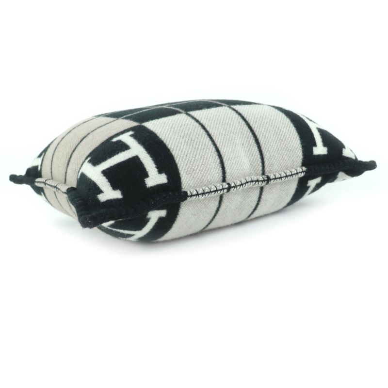 Hermes Avalon III PM Cashmere-blend Ecru Noir Black Current Product With H