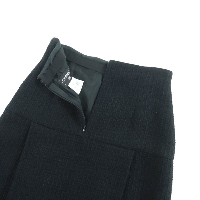 CHANEL P38774 100% Silk Lined Box Pleated Knee Length Tweed Skirt With Coco