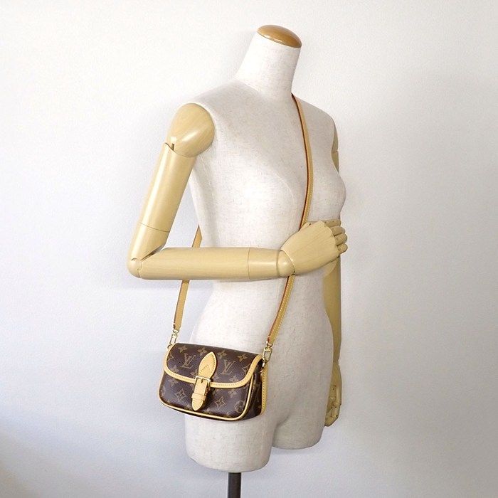 Louis Vuitton Handbag / Shoulder Bag Nano Diane M83298 Monogram Canvas Beigeleat