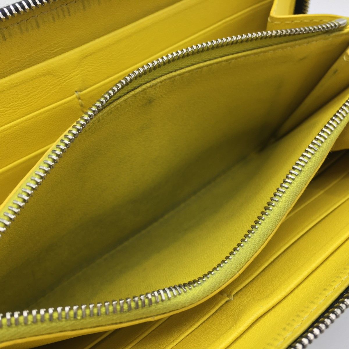 Celine Round Zipper Wallet S Tn 3185 Black