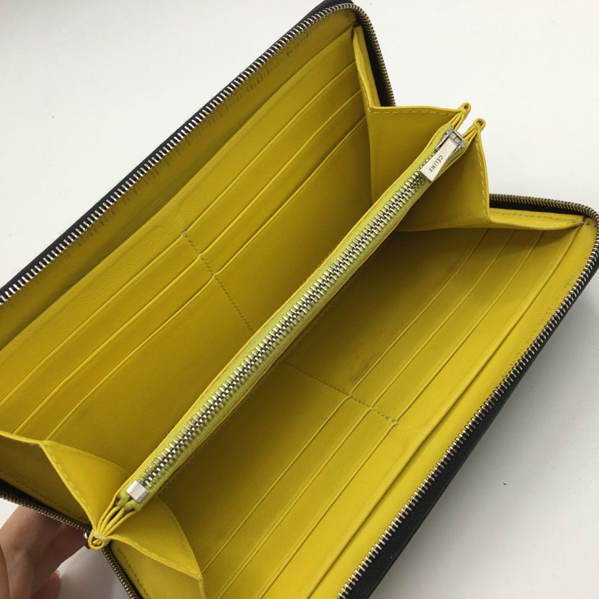 Celine Round Zipper Wallet S Tn 3185 Black