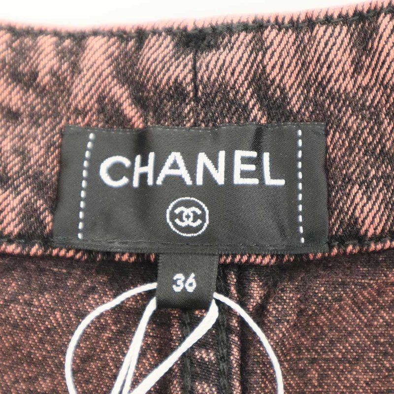 Chanel Flower Bijoux Button Washed Denim Shorts P77600v69615 Red 36