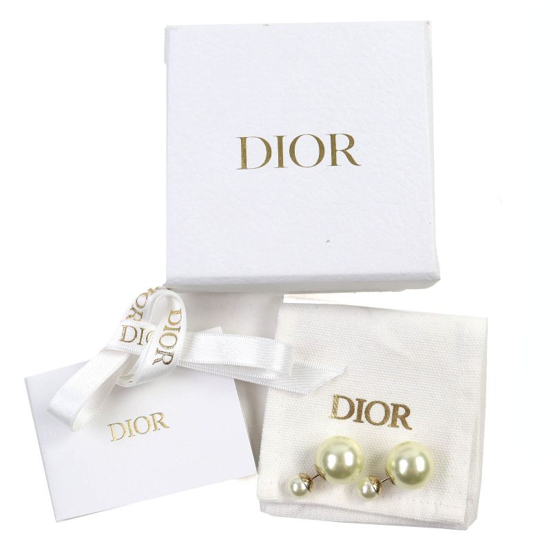 DIOR E0078midrs Tribales Tribal Faux Pearl Earrings For Both Ears White Gold
