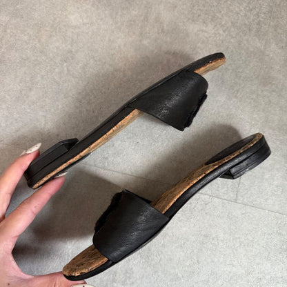 Chanel Coco Mark Leather Fur Matelasse Slide Sandals Flat Sandals 35c 22cm