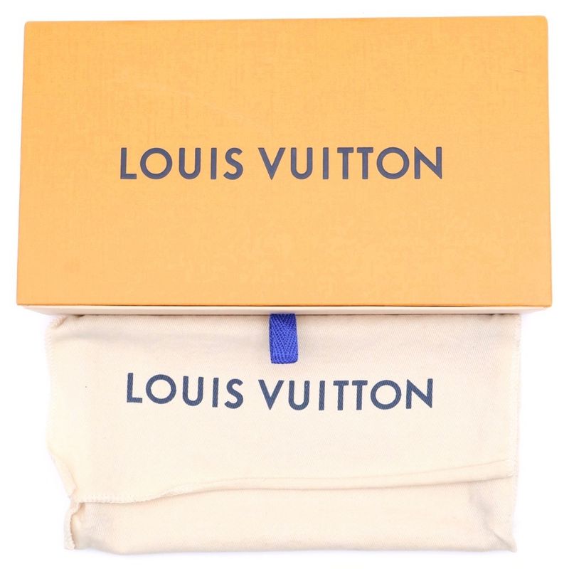Louis Vuitton Taiga Lama Portefeuille Brazza Untactica Long Wallet Long Wallet