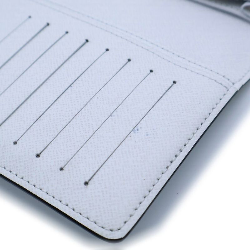 Louis Vuitton Taiga Lama Portefeuille Brazza Untactica Long Wallet Long Wallet