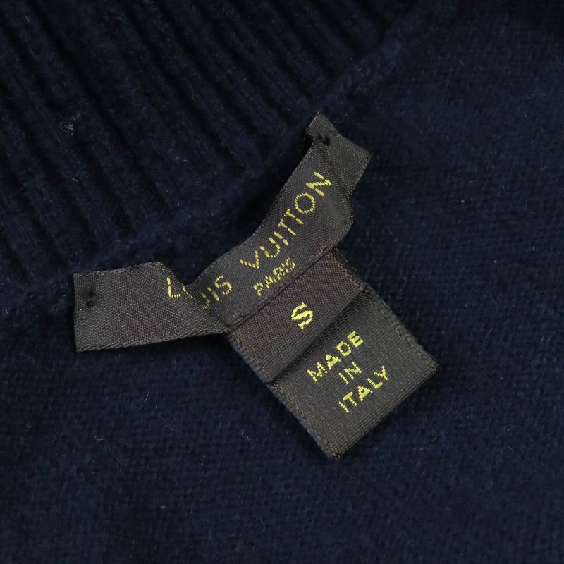 Louis Vuitton 99% Cashmere Monogram Flower Tag Back Button High Neck Design