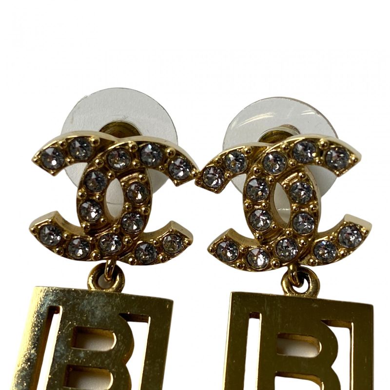 Chanel Women's Coco Mark Swing Earrings BOY B22 C