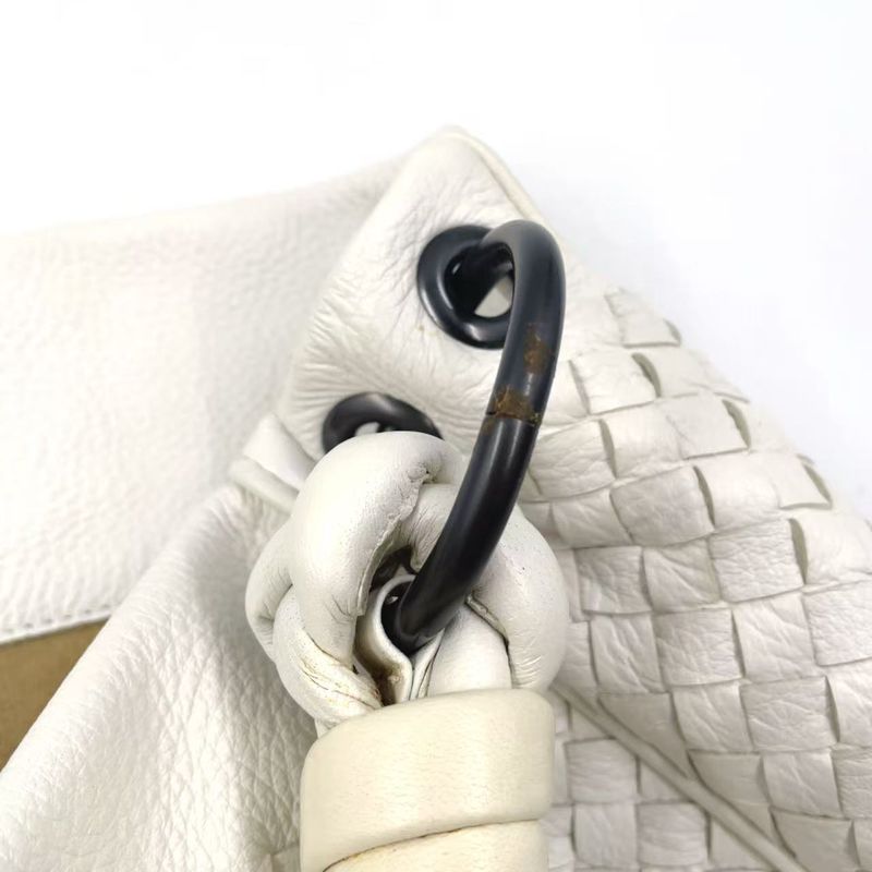 Bottega Veneta Intrecciato One Shoulder Leather White Handbag Black