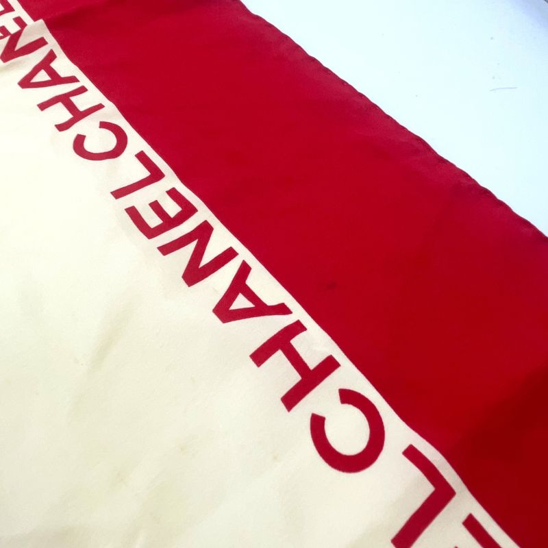 Chanel Matelasse Chain Shoulder Bag Patterned Silk Ivory And Red Scarf