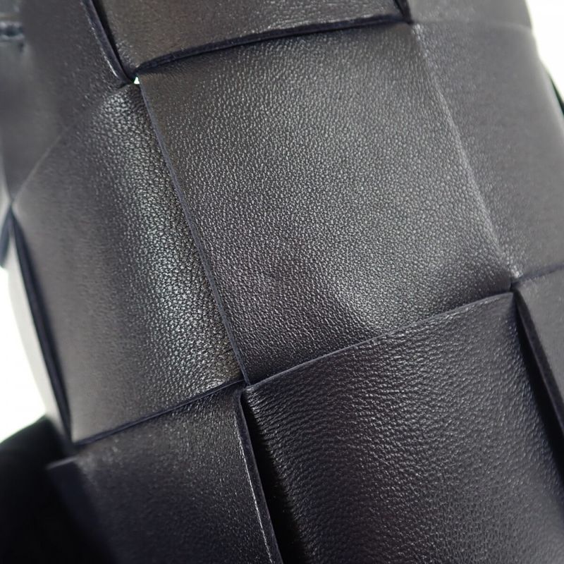 Bottega Veneta Cassette Mini Crossbody Bucket 680217vcqc48837 Shoulder Bag