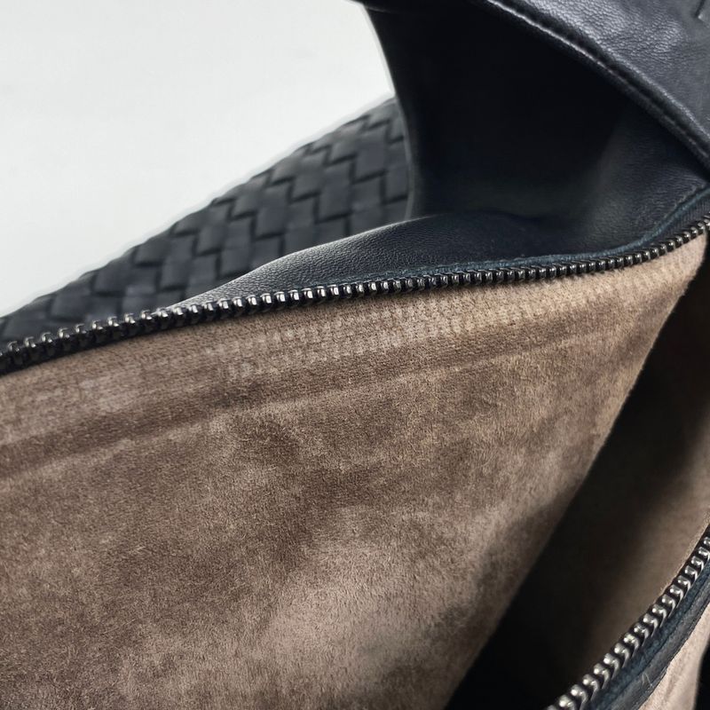 Bottega Venetaveneta Intrecciato Handbag Campana One Shoulder Handbag Leather