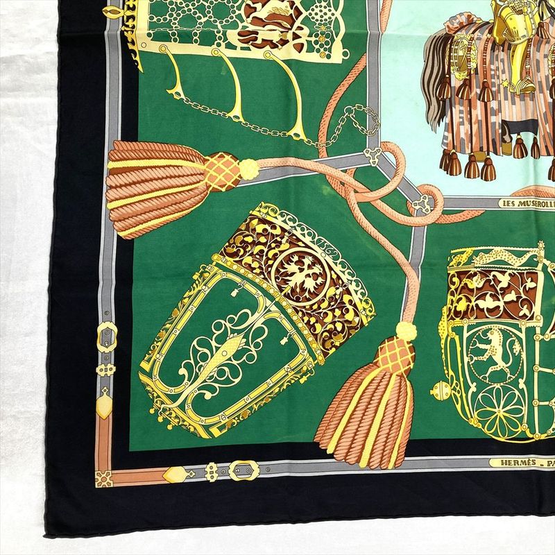 Hermes Carre 90 LES Muserolles Nose Leather Scarf Green Black Women