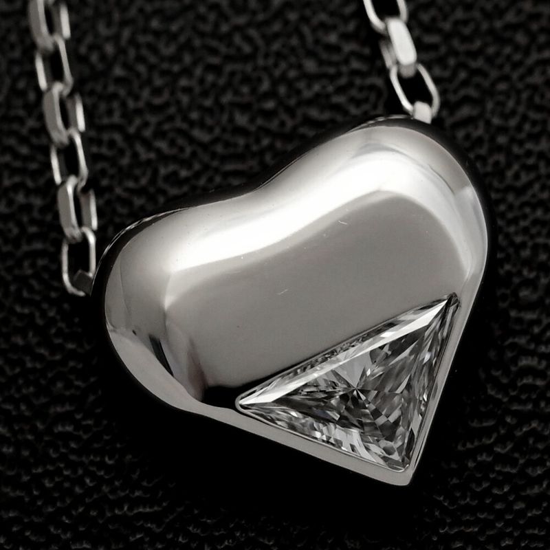 Prada 0.45ct / Prada Lab Grown / Heart And Triangle Motif / Nano Heart Diamond