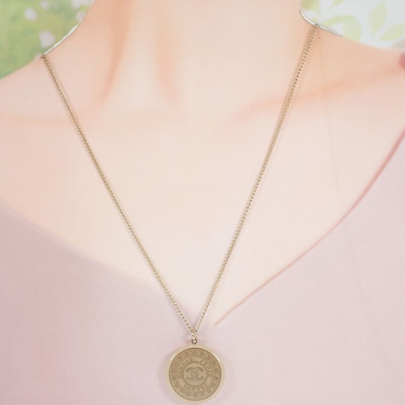 Chanel CC Coin Pendant Necklace Metal Gold Beige Ladies Circle Round Shape Gift