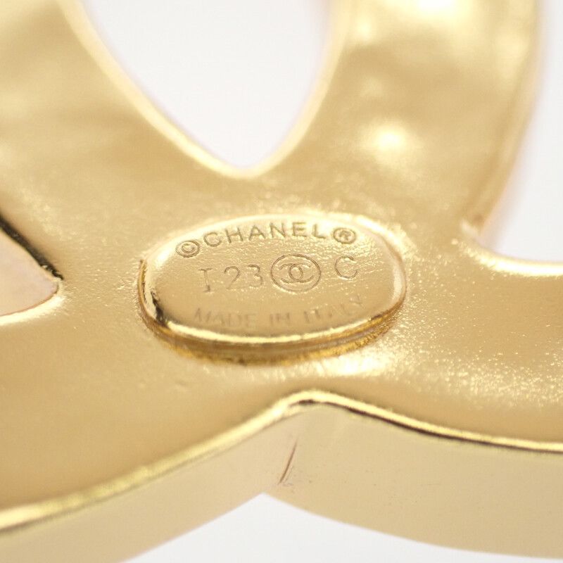 Chanel Coco Mark Brooch Stripe Brooch Metal Gold White Ladies [grade A