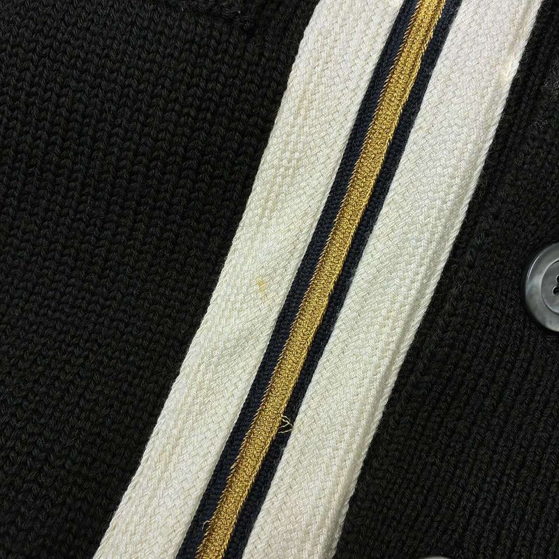 Gucci 18ss Wool Plain Cardigan Bee Wool Knit Cardigan with Badge Decoration