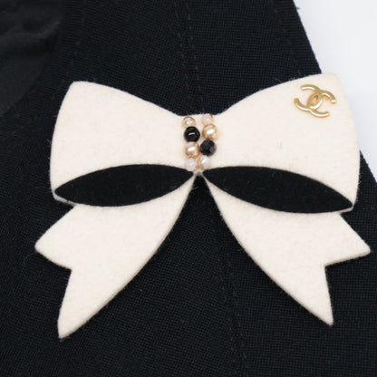 Chanel 02A P191712 Coco Mark Zip Sleeveless 38 With Ribbon Brooch