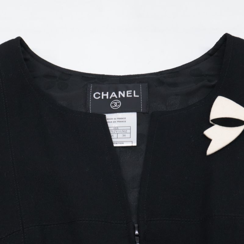 Chanel 02A P191712 Coco Mark Zip Sleeveless 38 With Ribbon Brooch