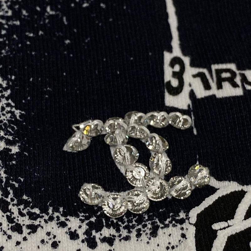 Chanel Hoodie Size XS Women - P63299 White And Black Long Sleeves / Sequins /