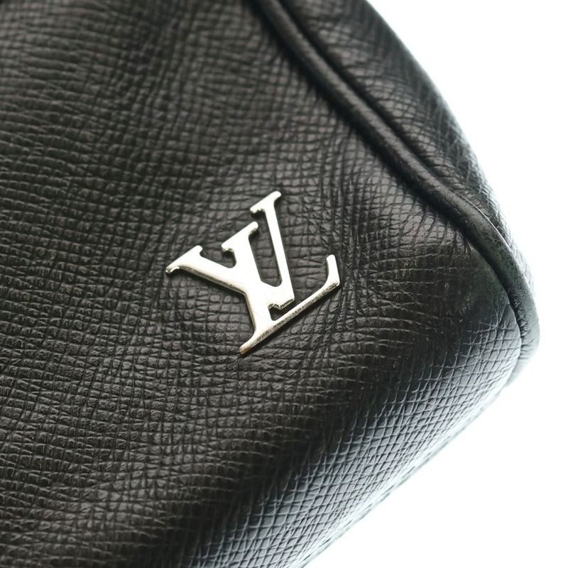 Louis Vuitton Alex Messenger Taiga Leather Shoulder Bag Silver Hardware Black