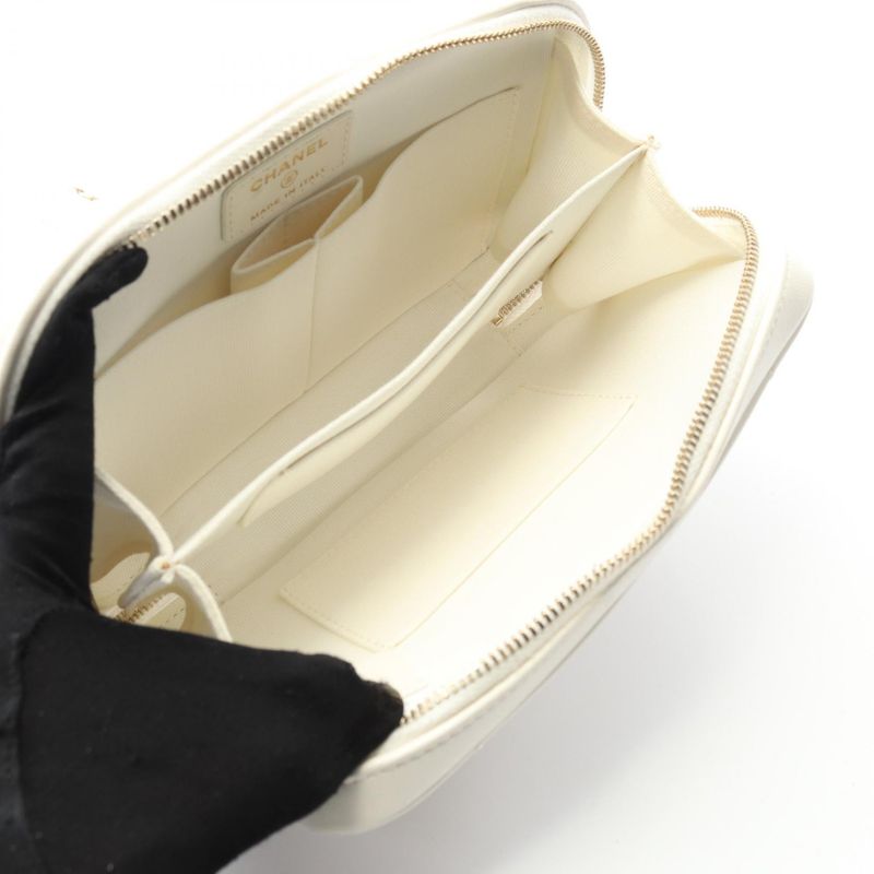 Chanel Shoulder Bag Chanel 19 Matelasse Ap2728 White Leather Chanel19 Matelasse