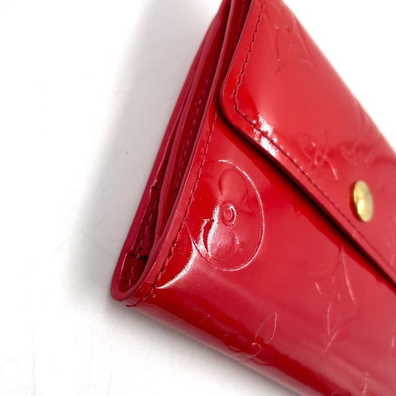 Louis Vuitton Ludlow Monogram Vernis Monogram Vernis Pomme D'amour Leather Red