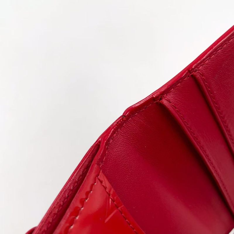 Louis Vuitton Ludlow Monogram Vernis Monogram Vernis Pomme D'amour Leather Red