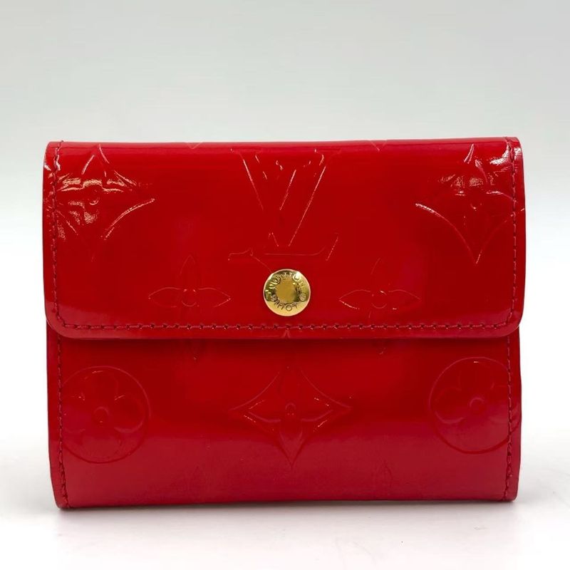 Louis Vuitton Ludlow Monogram Vernis Monogram Vernis Pomme D'amour Leather Red