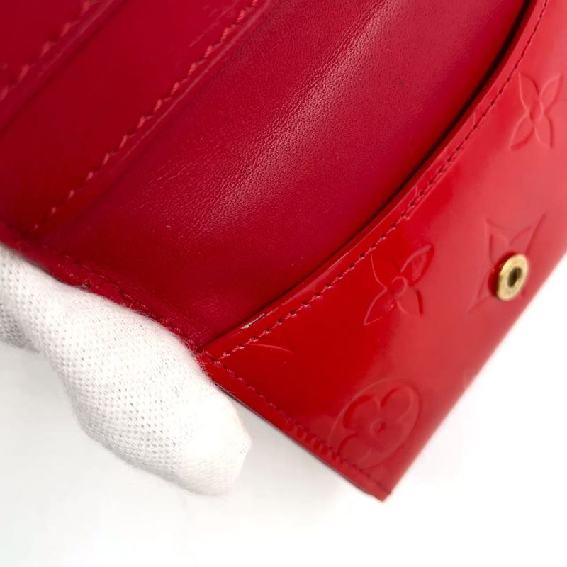 Louis Vuitton Ludlow Monogram Vernis Monogram Vernis Pomme D'amour Leather Red
