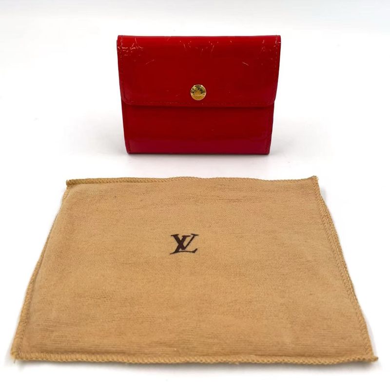 Louis Vuitton Ludlow Monogram Vernis Monogram Vernis Pomme D'amour Leather Red