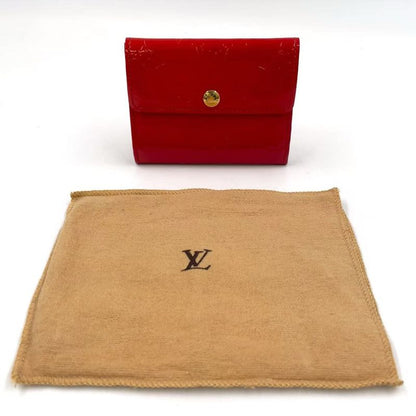 Louis Vuitton Ludlow Monogram Vernis Monogram Vernis Pomme D'amour Leather Red