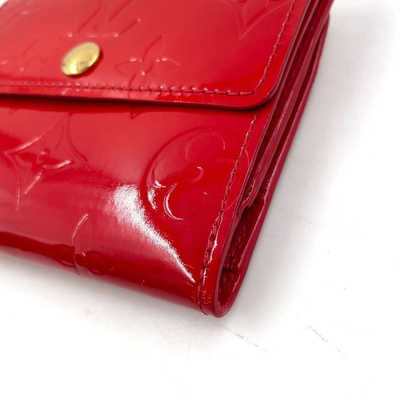 Louis Vuitton Ludlow Monogram Vernis Monogram Vernis Pomme D'amour Leather Red