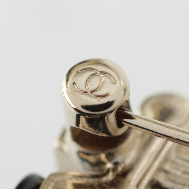 Chanel B23C Metal Resin Costume Pearl Matelasse Bag Hanger Coco Mark J Brooch