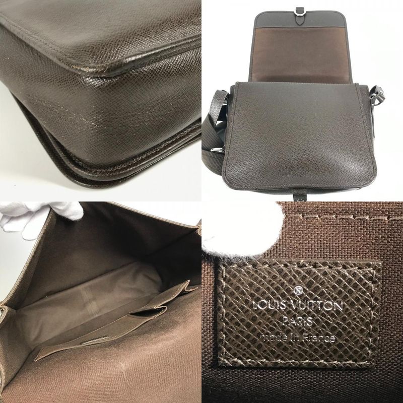 Louis Vuitton Shoulder Bag Andrei M32488 Taiga Leather Grizzly Brown