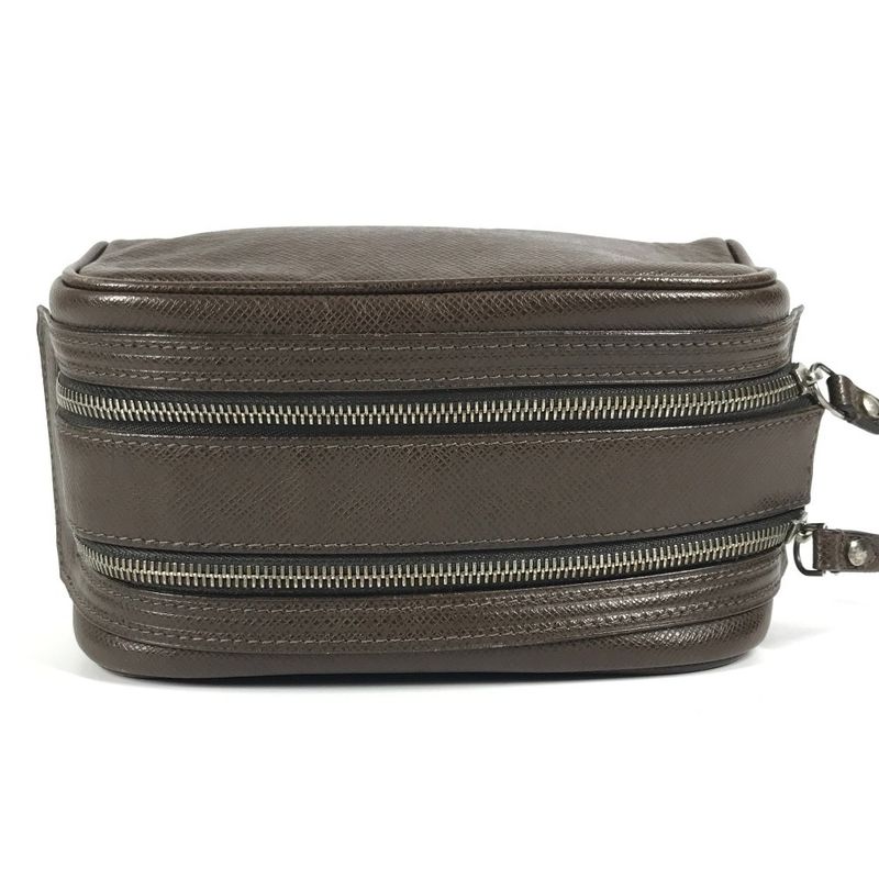 Louis Vuitton Second Bag Trousse Ivan M32498 Taiga Leather Grizzly Brown