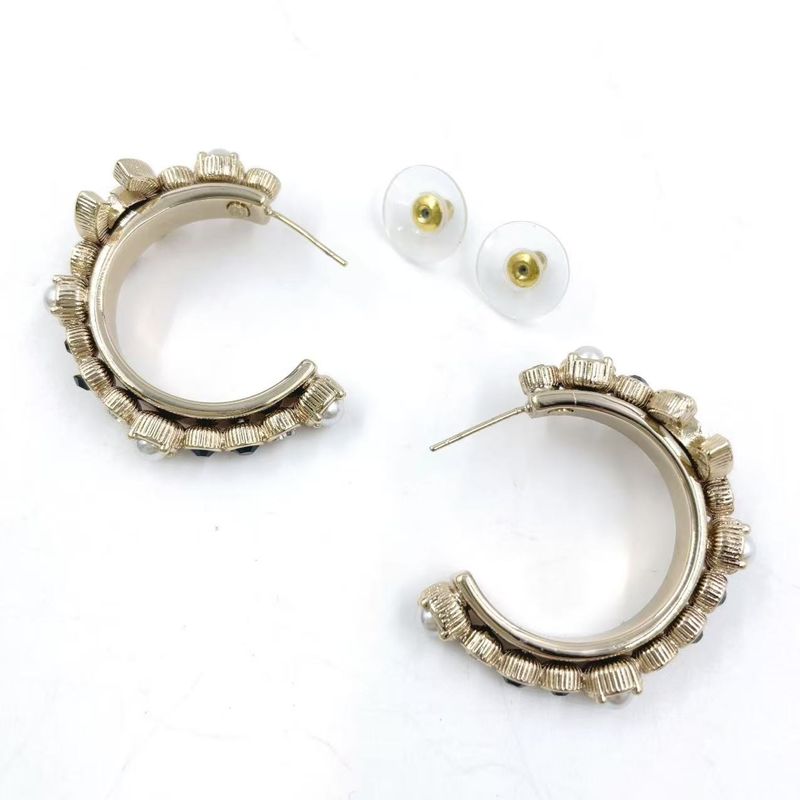 Chanel Fall Winter 2023 Metal Rhinestone And Faux Pearl Black And White