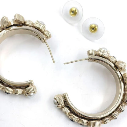 Chanel Fall Winter 2023 Metal Rhinestone And Faux Pearl Black And White