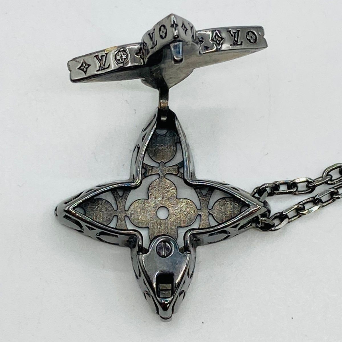 Louis Vuitton Pendant Flower Locket Le4212 M01047 Necklace Resin Cracked