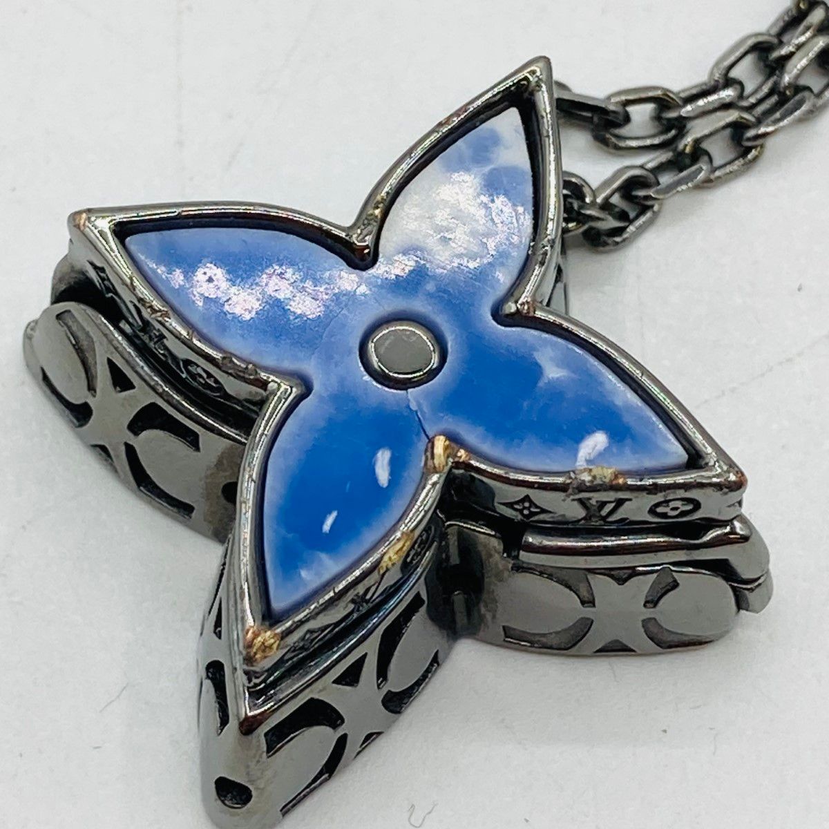 Louis Vuitton Pendant Flower Locket Le4212 M01047 Necklace Resin Cracked