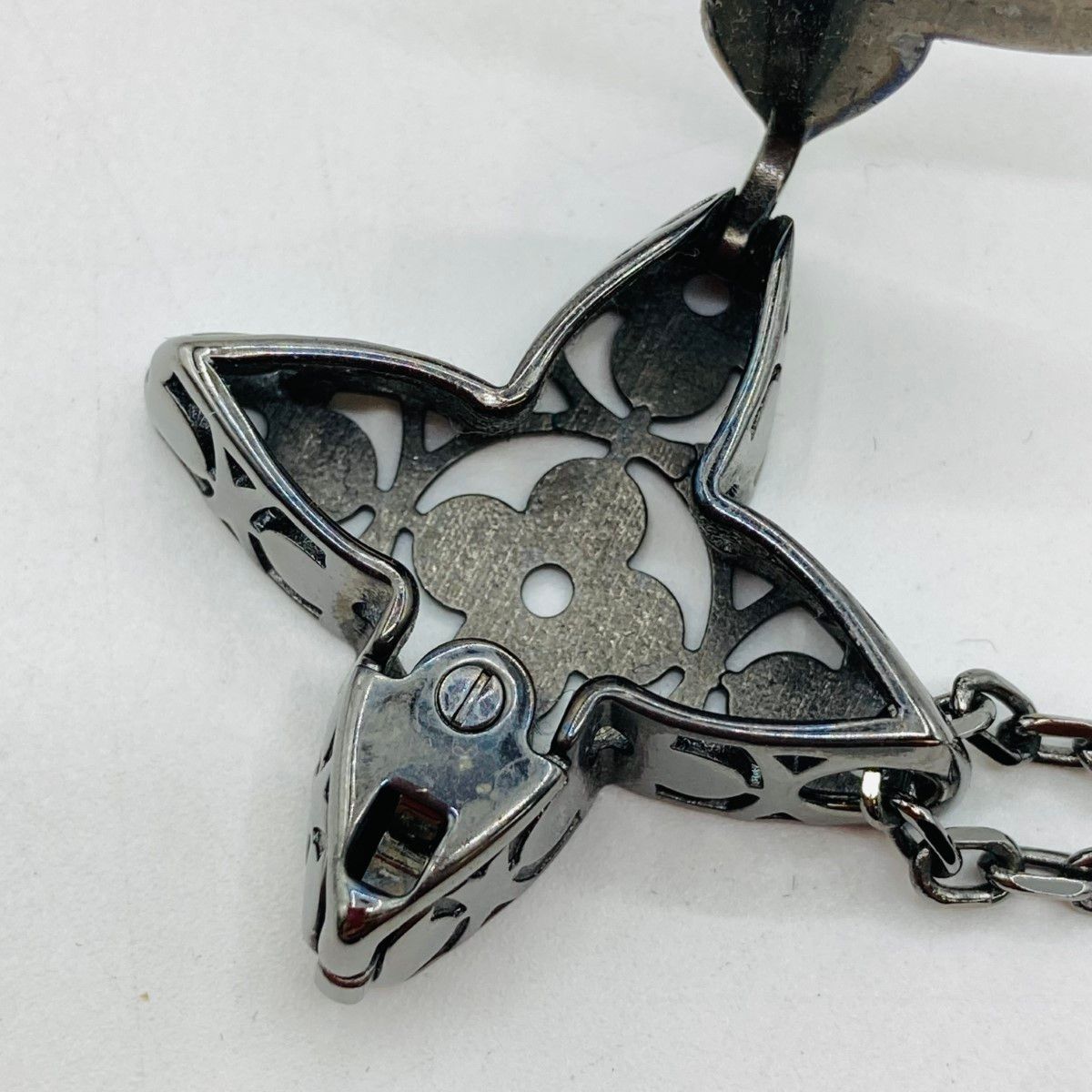Louis Vuitton Pendant Flower Locket Le4212 M01047 Necklace Resin Cracked
