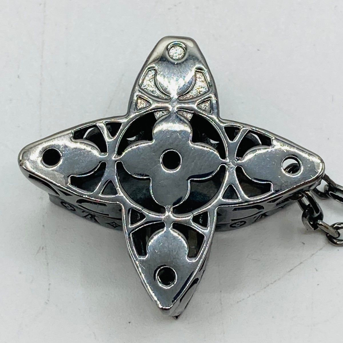 Louis Vuitton Pendant Flower Locket Le4212 M01047 Necklace Resin Cracked