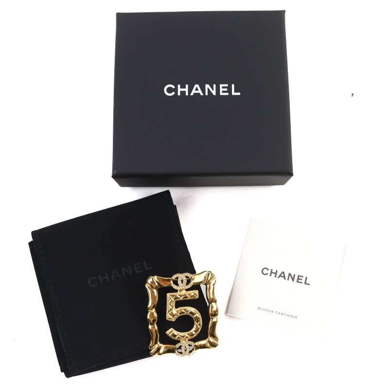 CHANEL Abd760 F24A - No.5 Coco Rhinestone Brooch Accessory Gold With Box And