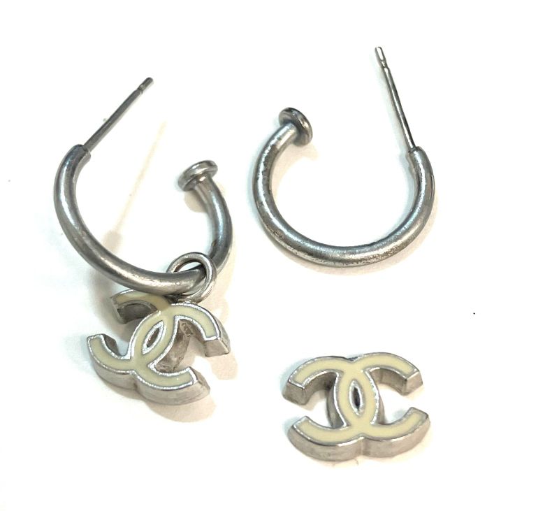 Chanel COCO Mark Hoop Earrings: Y3218