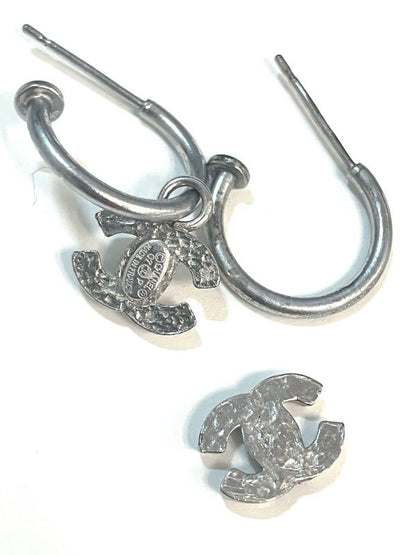 Chanel COCO Mark Hoop Earrings: Y3218