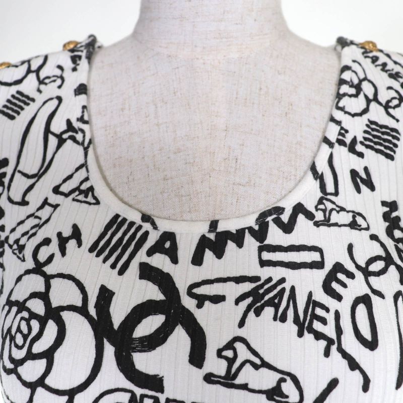 CHANEL 19A P61888v47215 Gold Button Coco Mark Camelia Logo Graffiti Short