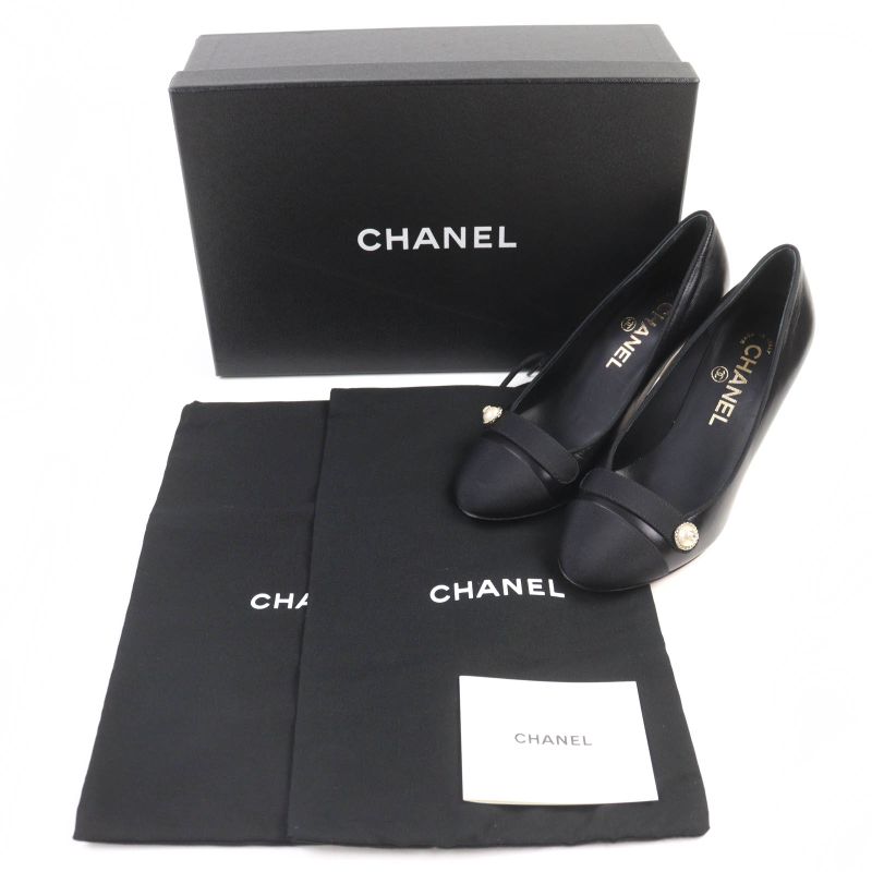 CHANEL G32920 Leather Coco Mark Round Toe Pumps With Faux Pearl Black Gold