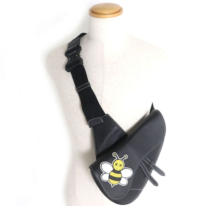  DIOR×kaws DIOR Homme×kaws Collaboration 06-bo-0149 Hachi/bee Leather Saddle